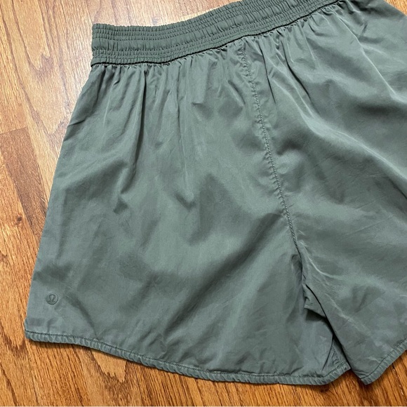 Lululemon shorts size 8 - Picture 7 of 12
